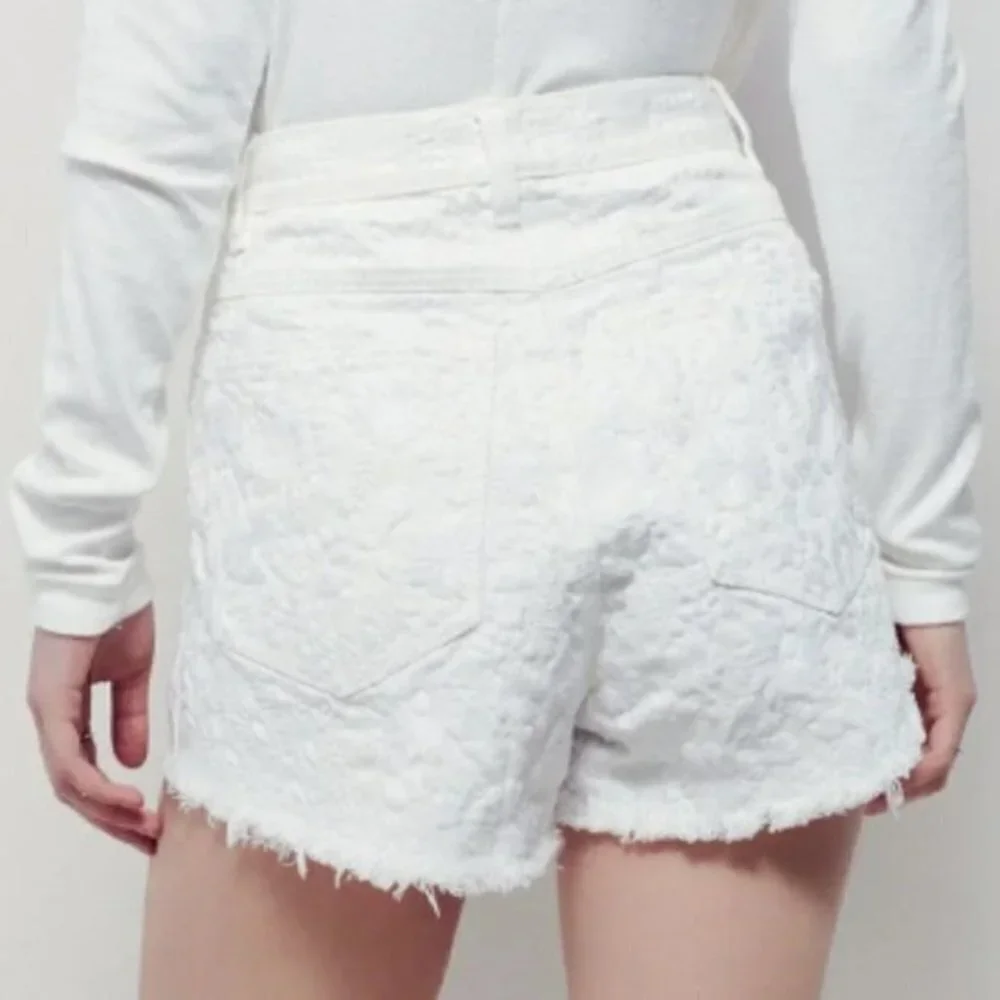 Free People High Waist Embroidered Floral Cut Off Short in White Waist Size 27